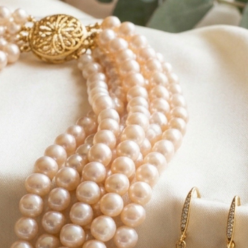 Classic Freshwater Pearl Necklace detail